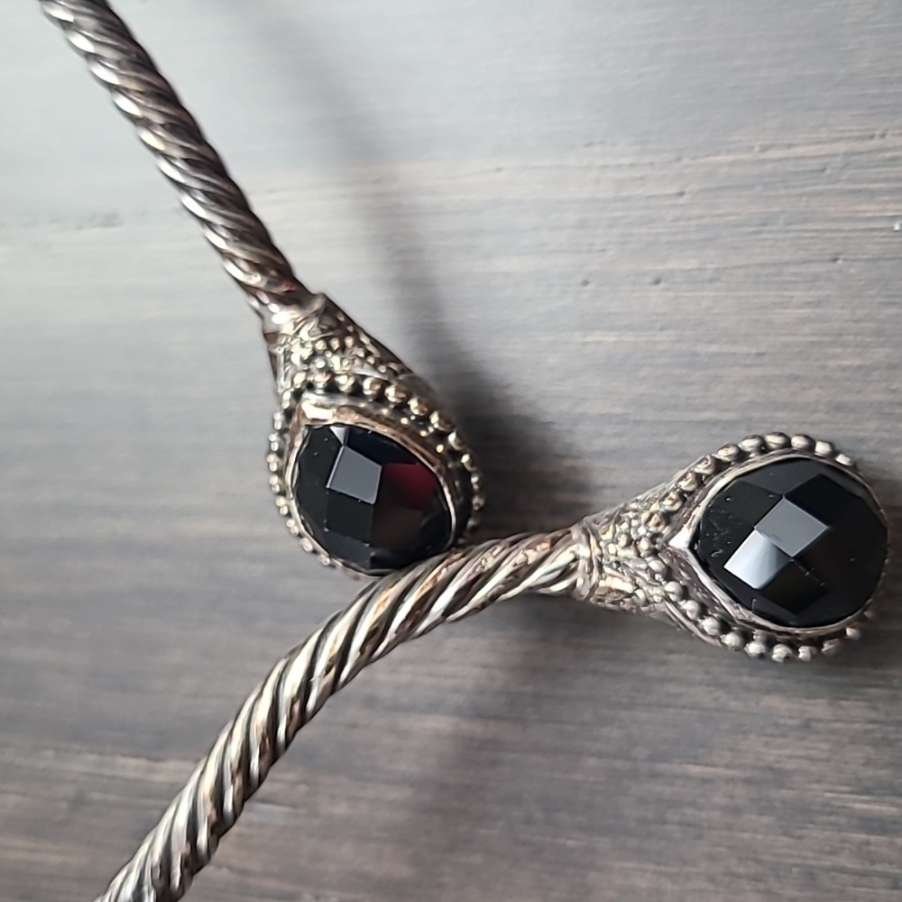 Beautiful black stone necklace - Picture 2 of 4